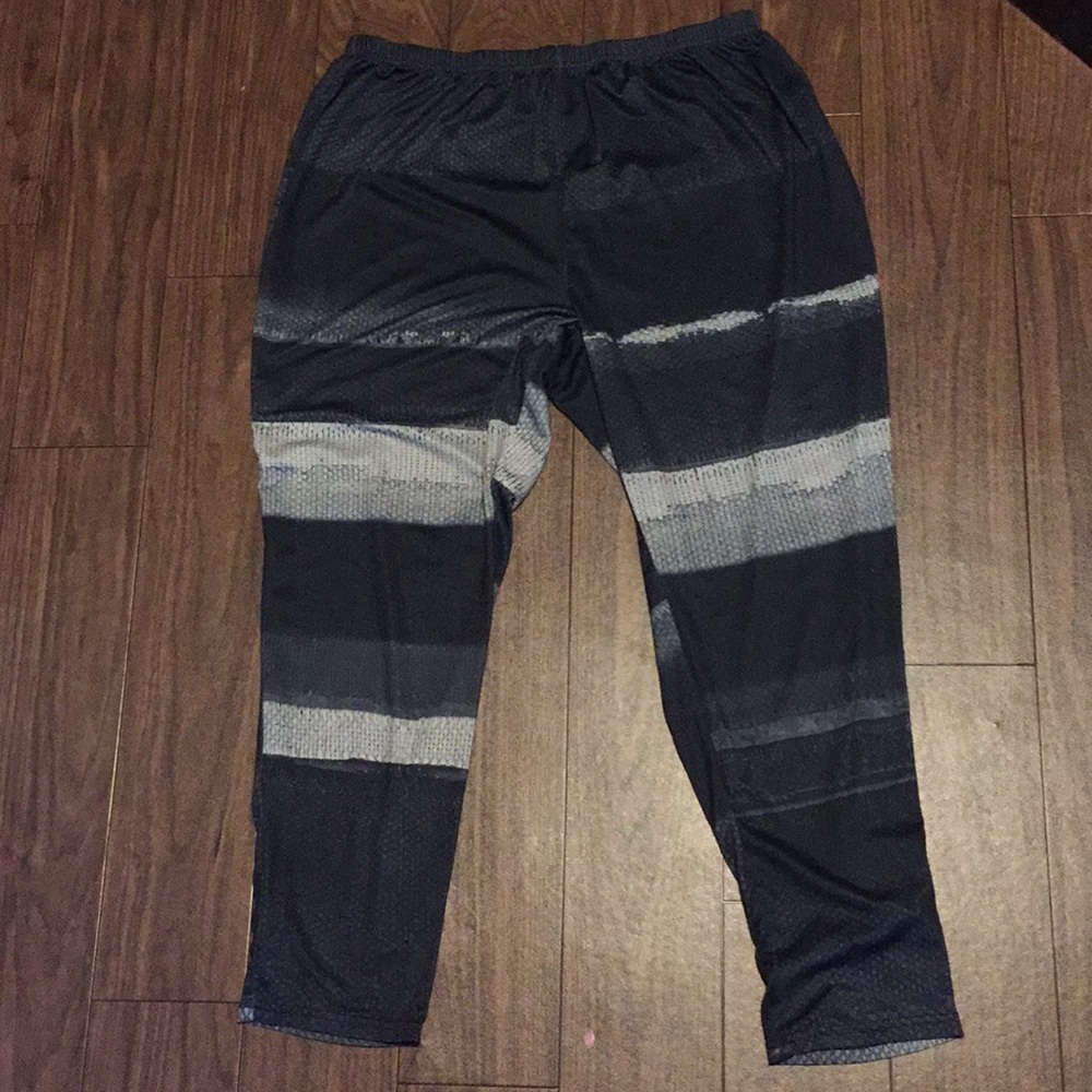 Gray/white leggings 3X-4X stretchy